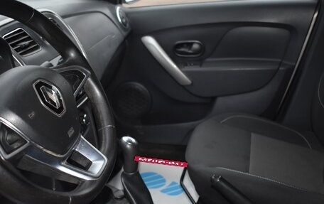 Renault Logan II, 2019 год, 985 000 рублей, 10 фотография