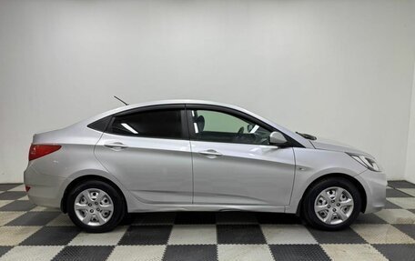 Hyundai Solaris II рестайлинг, 2011 год, 800 000 рублей, 4 фотография