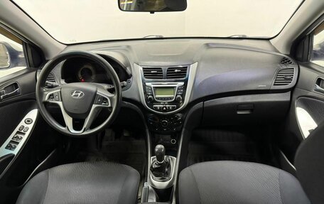 Hyundai Solaris II рестайлинг, 2011 год, 800 000 рублей, 10 фотография