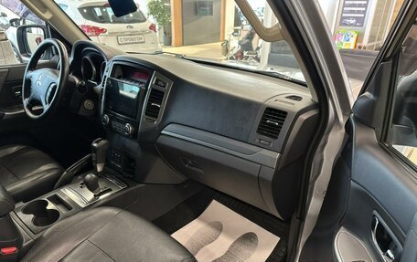 Mitsubishi Pajero IV, 2015 год, 2 699 900 рублей, 12 фотография