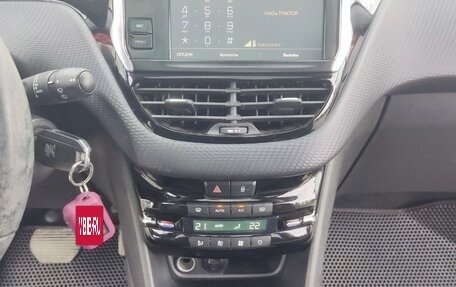 Peugeot 2008 II, 2018 год, 1 100 000 рублей, 10 фотография