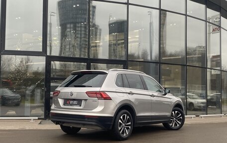 Volkswagen Tiguan II, 2019 год, 2 498 000 рублей, 2 фотография