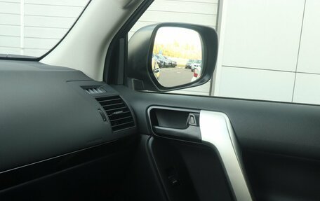 Toyota Land Cruiser Prado 150 рестайлинг 2, 2022 год, 9 900 000 рублей, 7 фотография