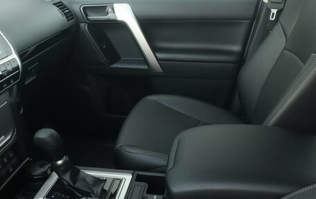 Toyota Land Cruiser Prado 150 рестайлинг 2, 2022 год, 9 900 000 рублей, 12 фотография