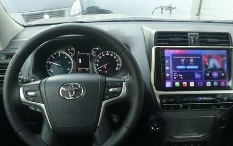 Toyota Land Cruiser Prado 150 рестайлинг 2, 2022 год, 9 900 000 рублей, 6 фотография