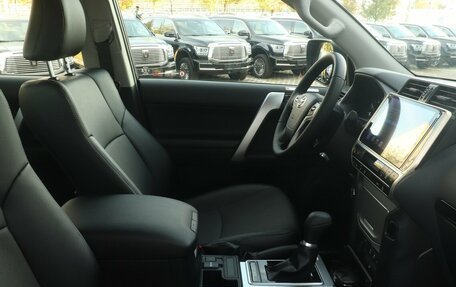 Toyota Land Cruiser Prado 150 рестайлинг 2, 2022 год, 9 900 000 рублей, 13 фотография