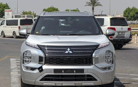 Mitsubishi Outlander, 2025 год, 5 600 000 рублей, 2 фотография