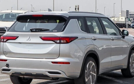 Mitsubishi Outlander, 2025 год, 5 600 000 рублей, 4 фотография