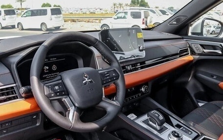 Mitsubishi Outlander, 2025 год, 5 600 000 рублей, 8 фотография