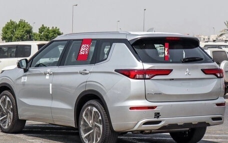 Mitsubishi Outlander, 2025 год, 5 600 000 рублей, 6 фотография