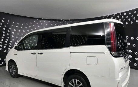 Toyota Esquire I, 2017 год, 2 170 000 рублей, 5 фотография