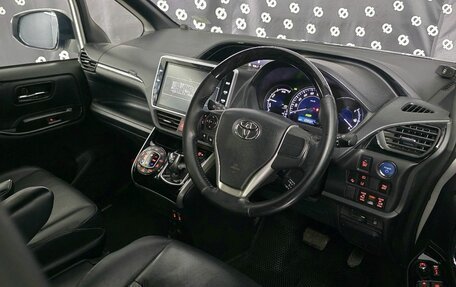 Toyota Esquire I, 2017 год, 2 170 000 рублей, 13 фотография