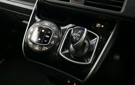 Toyota Esquire I, 2017 год, 2 170 000 рублей, 19 фотография