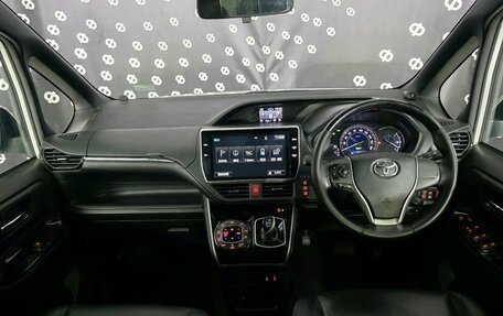 Toyota Esquire I, 2017 год, 2 170 000 рублей, 22 фотография