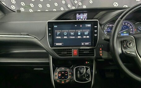 Toyota Esquire I, 2017 год, 2 170 000 рублей, 23 фотография