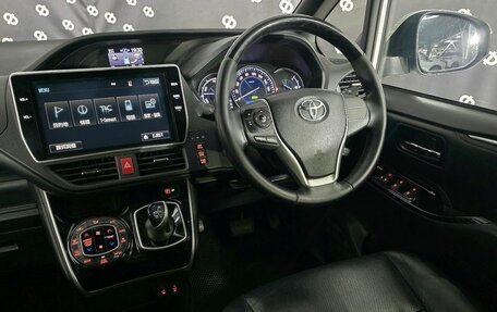 Toyota Esquire I, 2017 год, 2 170 000 рублей, 21 фотография