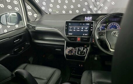 Toyota Esquire I, 2017 год, 2 170 000 рублей, 24 фотография