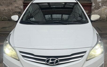 Hyundai Solaris II рестайлинг, 2015 год, 730 000 рублей, 1 фотография