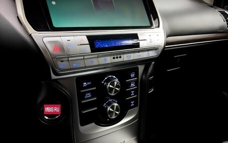 Toyota Land Cruiser Prado 150 рестайлинг 2, 2018 год, 6 200 000 рублей, 28 фотография