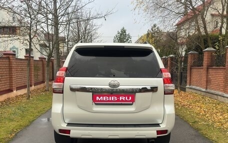 Toyota Land Cruiser Prado 150 рестайлинг 2, 2016 год, 3 980 000 рублей, 6 фотография