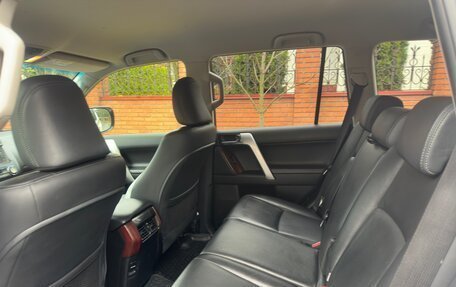 Toyota Land Cruiser Prado 150 рестайлинг 2, 2016 год, 3 980 000 рублей, 13 фотография