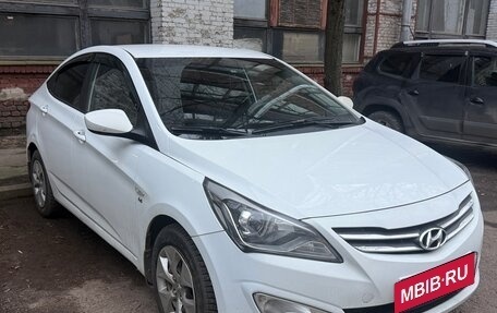 Hyundai Solaris II рестайлинг, 2015 год, 730 000 рублей, 2 фотография