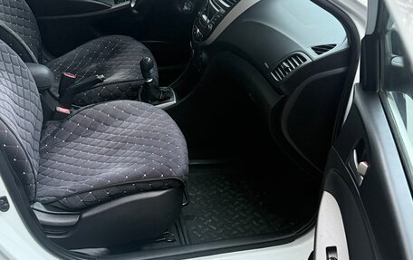 Hyundai Solaris II рестайлинг, 2015 год, 730 000 рублей, 13 фотография