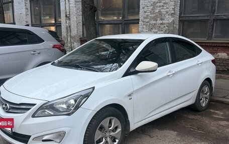 Hyundai Solaris II рестайлинг, 2015 год, 730 000 рублей, 3 фотография