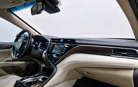 Toyota Camry, 2019 год, 2 650 000 рублей, 13 фотография