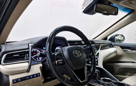 Toyota Camry, 2019 год, 2 650 000 рублей, 15 фотография