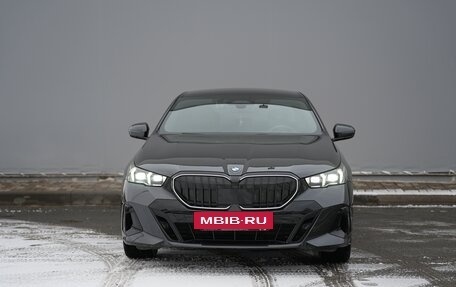 BMW 5 серия, 2025 год, 9 975 000 рублей, 2 фотография