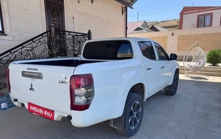 Mitsubishi L200 IV рестайлинг, 2021 год, 2 600 000 рублей, 4 фотография