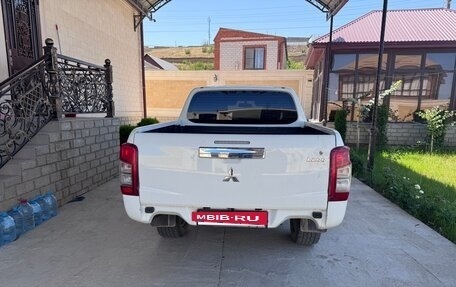 Mitsubishi L200 IV рестайлинг, 2021 год, 2 600 000 рублей, 3 фотография
