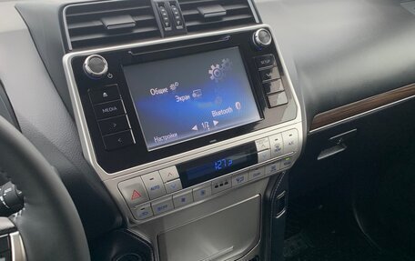 Toyota Land Cruiser Prado 150 рестайлинг 2, 2019 год, 4 999 000 рублей, 26 фотография