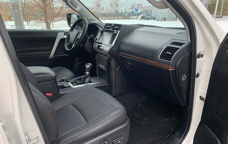 Toyota Land Cruiser Prado 150 рестайлинг 2, 2019 год, 4 999 000 рублей, 28 фотография