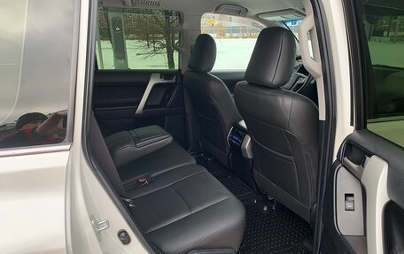 Toyota Land Cruiser Prado 150 рестайлинг 2, 2019 год, 4 999 000 рублей, 32 фотография