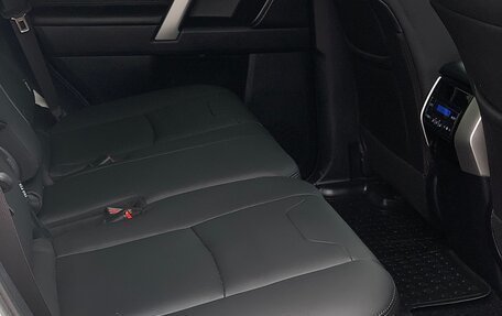 Toyota Land Cruiser Prado 150 рестайлинг 2, 2019 год, 4 999 000 рублей, 33 фотография