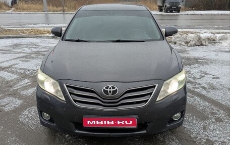 Toyota Camry, 2011 год, 890 000 рублей, 1 фотография