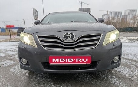 Toyota Camry, 2011 год, 890 000 рублей, 2 фотография