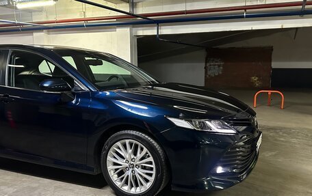Toyota Camry, 2018 год, 2 599 000 рублей, 2 фотография