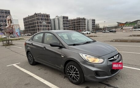 Hyundai Solaris II рестайлинг, 2013 год, 930 000 рублей, 2 фотография