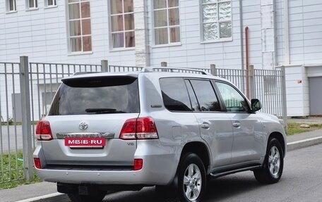 Toyota Land Cruiser 200, 2011 год, 2 850 000 рублей, 7 фотография