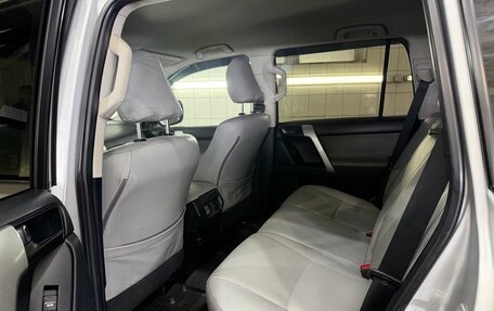 Toyota Land Cruiser Prado 150 рестайлинг 2, 2015 год, 3 950 000 рублей, 15 фотография