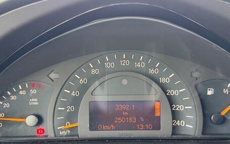 Mercedes-Benz G-Класс W463 рестайлинг _ii, 2002 год, 2 350 000 рублей, 7 фотография