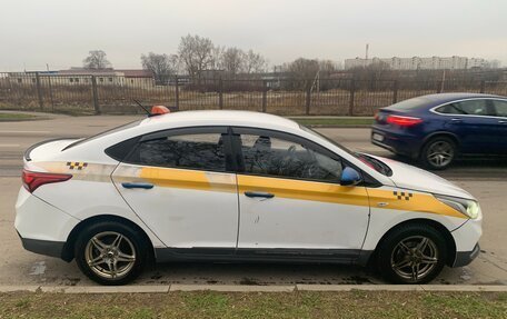 Hyundai Solaris II рестайлинг, 2017 год, 780 000 рублей, 2 фотография