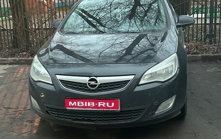 Opel Astra J, 2011 год, 570 000 рублей, 1 фотография