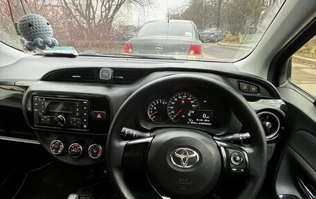 Toyota Vitz, 2019 год, 1 210 000 рублей, 7 фотография