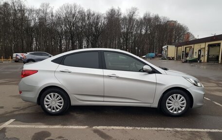 Hyundai Solaris II рестайлинг, 2010 год, 700 000 рублей, 3 фотография