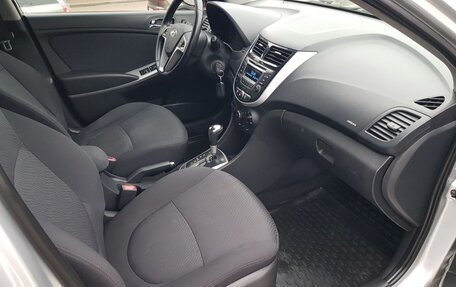 Hyundai Solaris II рестайлинг, 2010 год, 700 000 рублей, 10 фотография