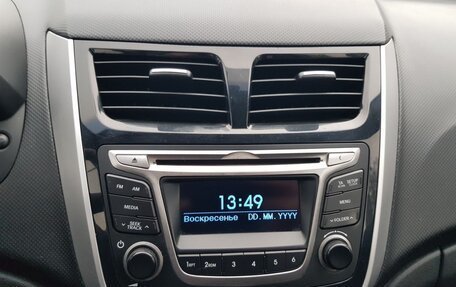 Hyundai Solaris II рестайлинг, 2010 год, 700 000 рублей, 16 фотография